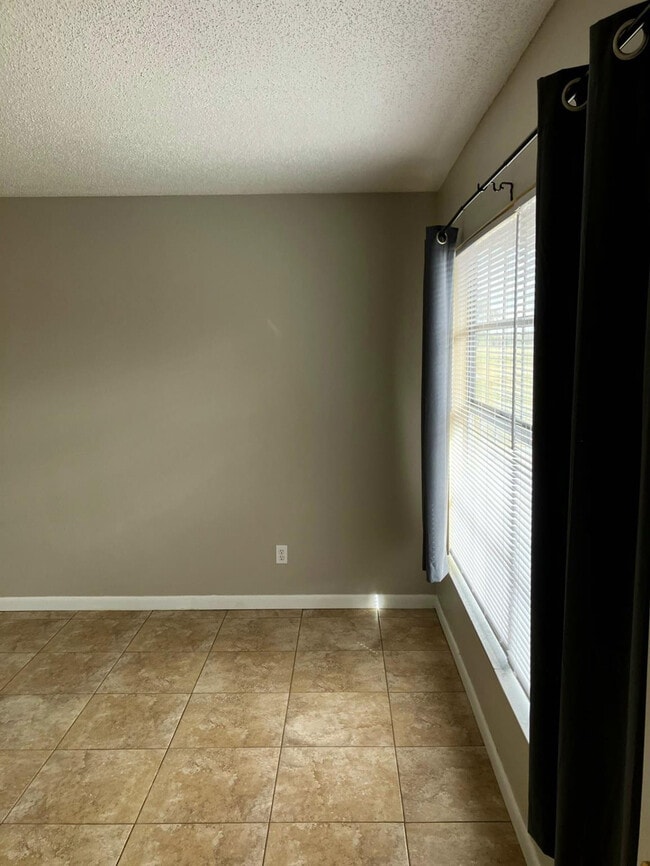 Building Photo - 5282 SE 43rd Trce