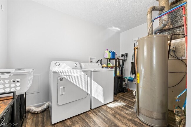 Building Photo - 2225 Martha Ave NE