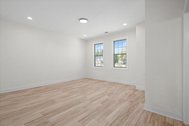 Building Photo - 417 Weston Park