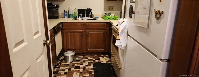 Building Photo - 375 Glendale Ave