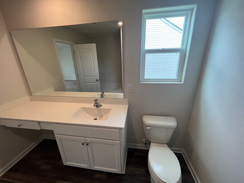 Building Photo - Room in House on Turning Lake Drive