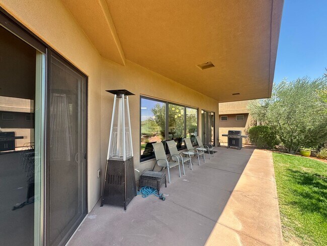 Building Photo - 2085 Tuweap Dr