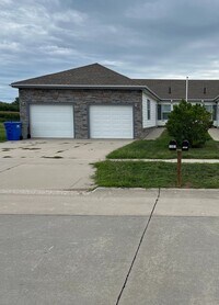 Building Photo - Central City Duplex Left Unit