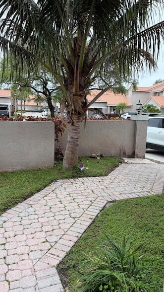 Building Photo - 20970 Vía Oleander