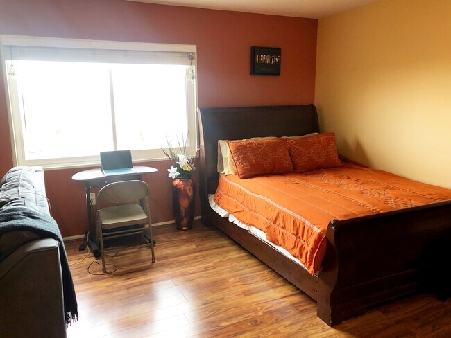 Building Photo - 1111 University Blvd W