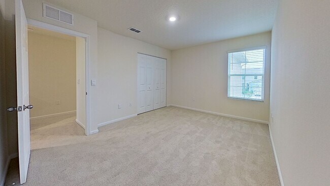 Building Photo - Jacksonville Townhome w/ Garage, Spacious Bedrooms & In-Unit Washer/Dryer