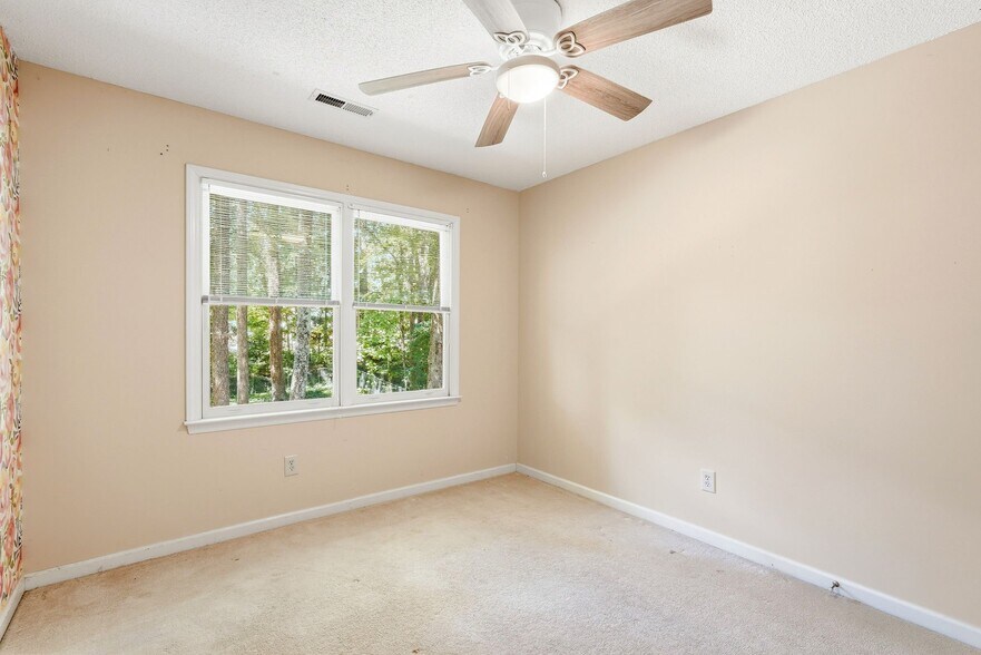 Building Photo - 1424 Brookwood Dr