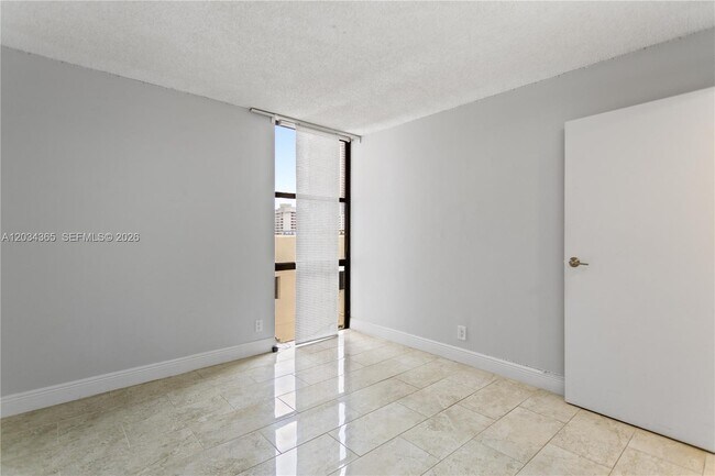 Building Photo - 17021 N Bay Rd