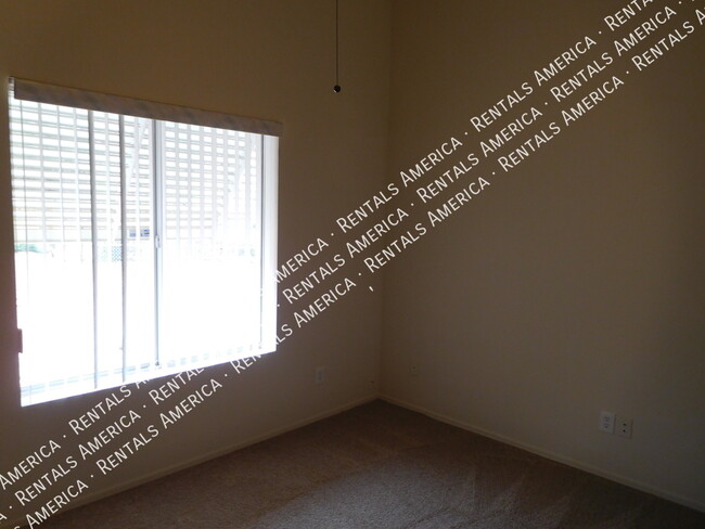 Building Photo - 5747 N 105th Ln