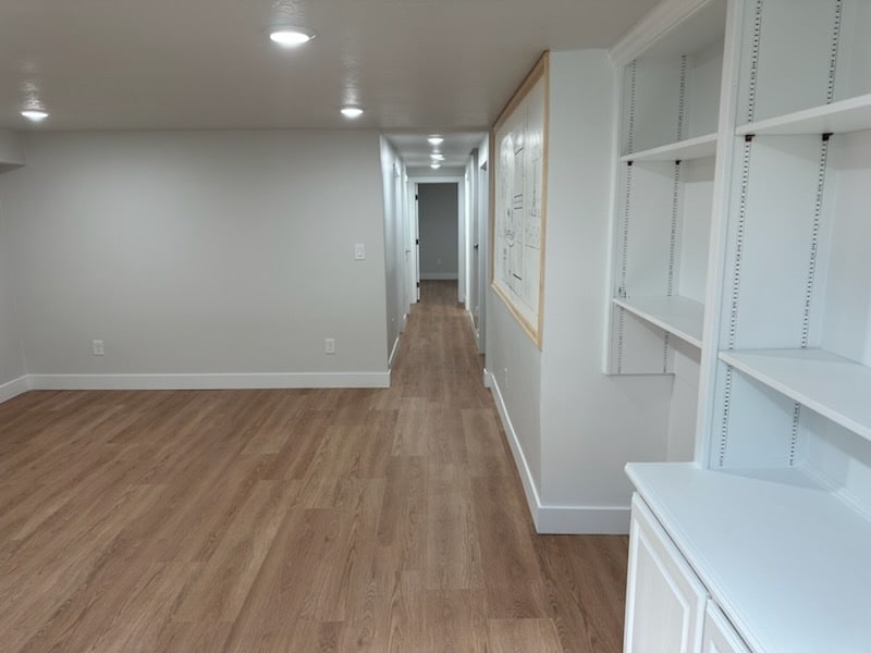 Family Room / Hallway - 329 E Saunders St