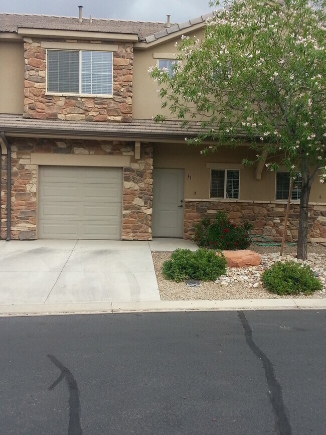Building Photo - Buena Vista Townhome! Price Reduced!!