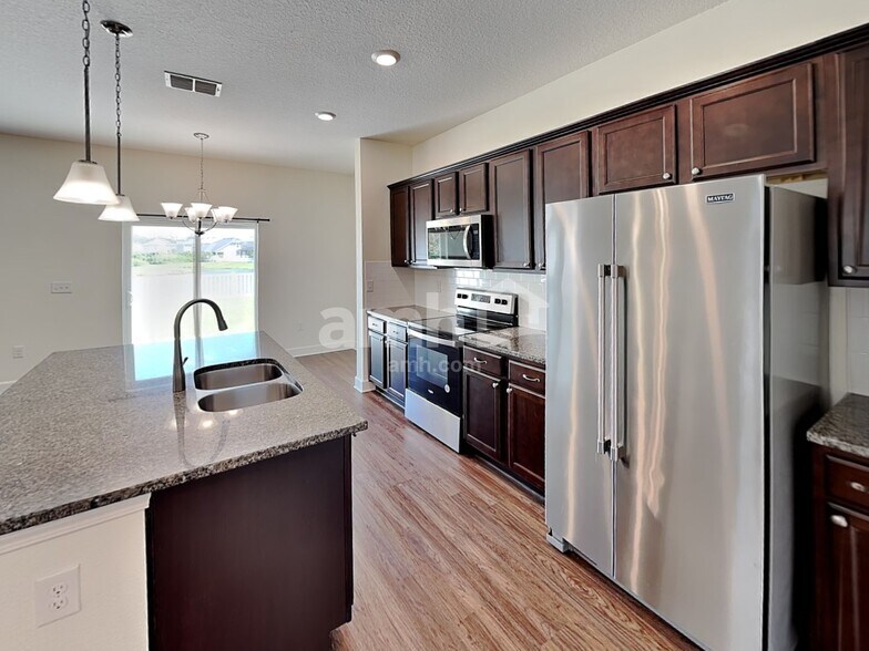 Building Photo - 4624 Birdsong Dr