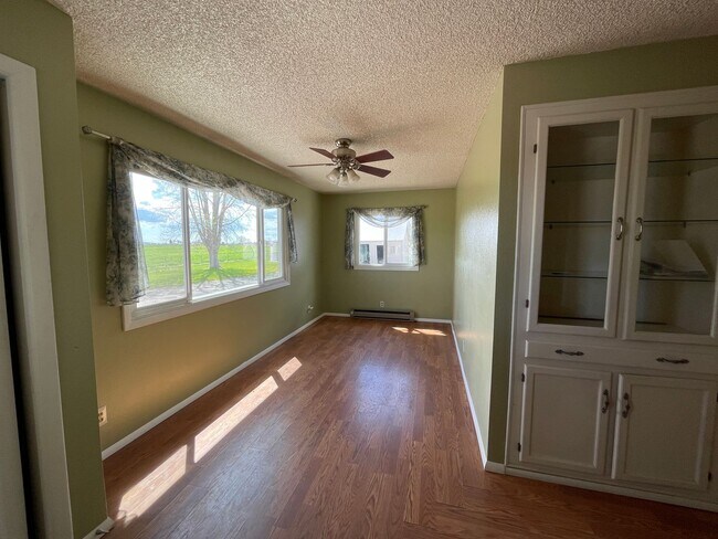 Building Photo - 3 bed farm house with 2 acres