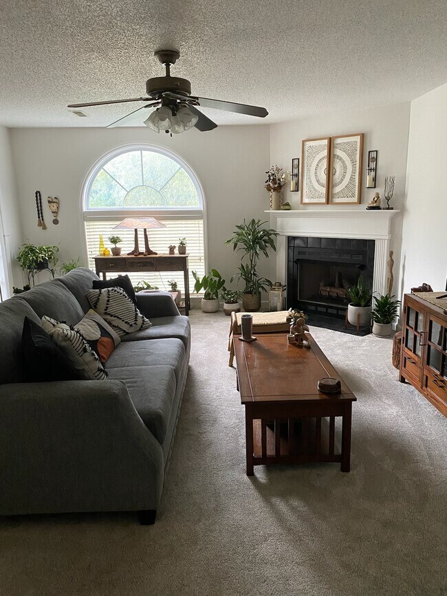 Building Photo - 523 Mill Pond Dr