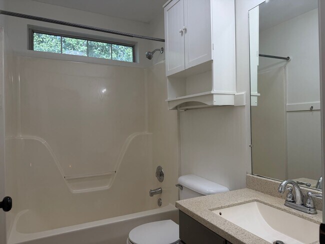 Building Photo - 303 Norvich Ct