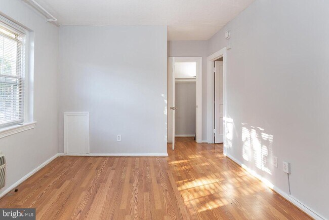 Building Photo - 2415 Ontario Rd NW