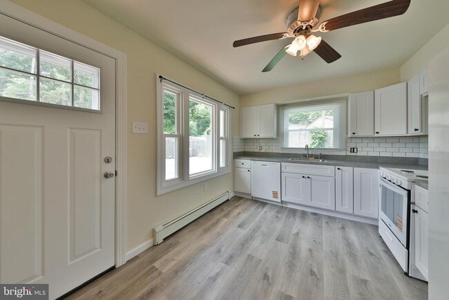 Building Photo - 422 Willow Grove Ave