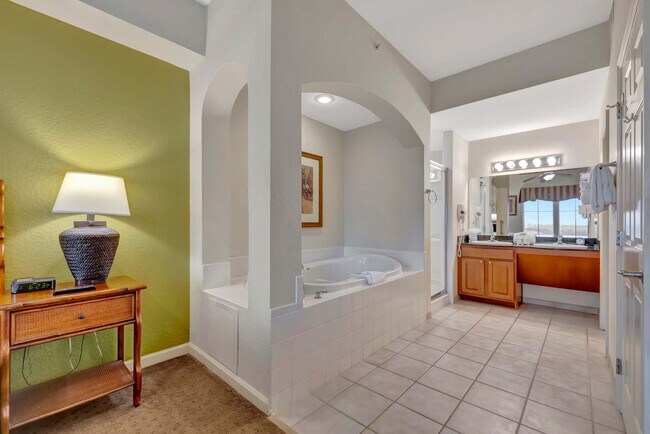 Building Photo - 8101 Resort Village Dr