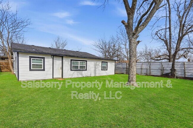 Building Photo - 1100 SE 9th St