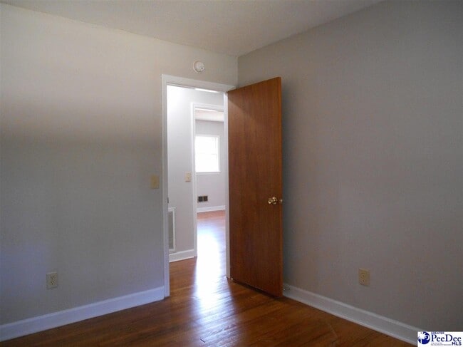 Building Photo - 1234 Manorway Dr