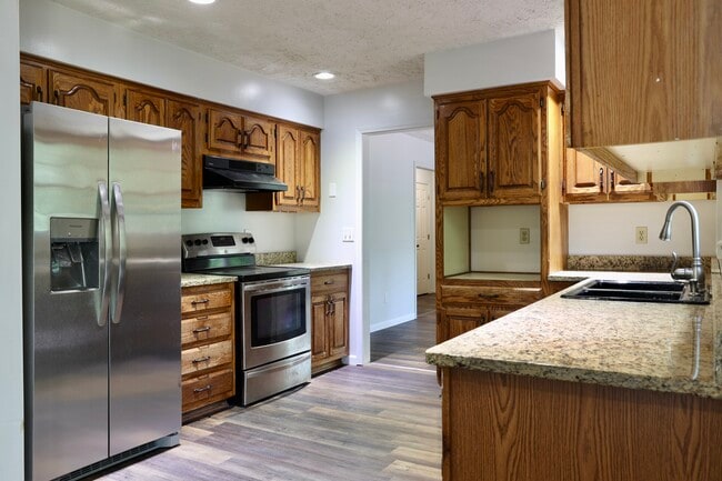 Building Photo - 17051 Lemming Ln