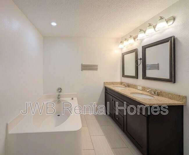 Building Photo - 5430 Shady Pine St S