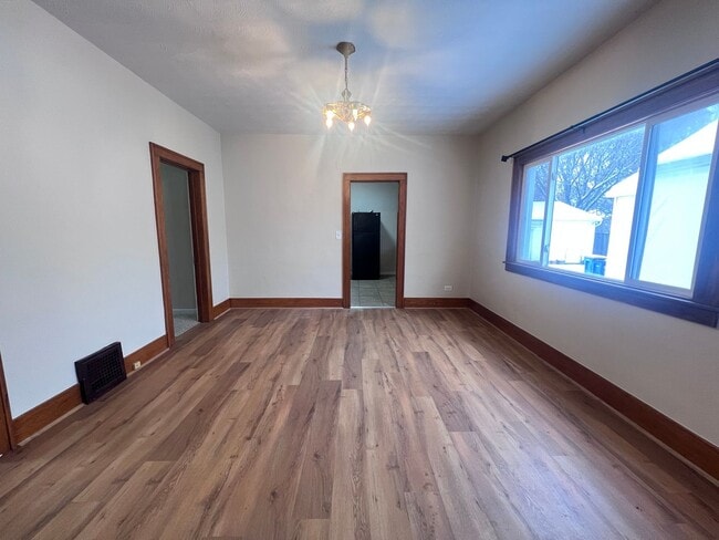 Building Photo - Three Bedroom Single Family Home on SW Side!