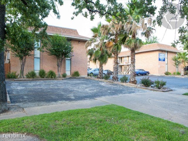 Building Photo - 302 W 38th St