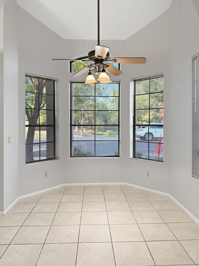 Building Photo - Location! Location! Beautiful 4 Bedroom/ 3 Bath Home! Ray/Kyrene