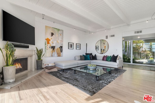 Building Photo - 1644 Marmont Ave