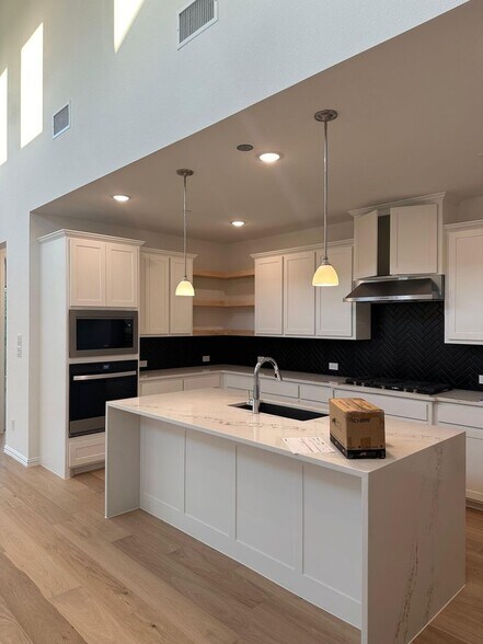 Building Photo - 613 Florence Trl