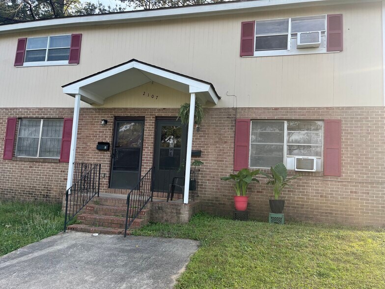Building Photo - 2107 Meriwood Dr