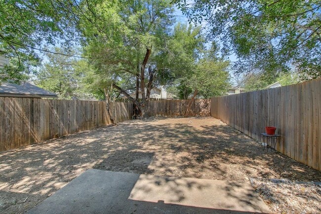 Building Photo - 2414 Burleson Ct