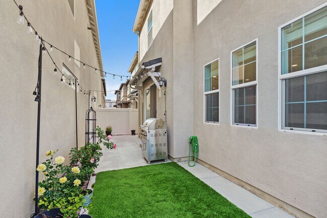Building Photo - New Community - Temecula - New House Corne...