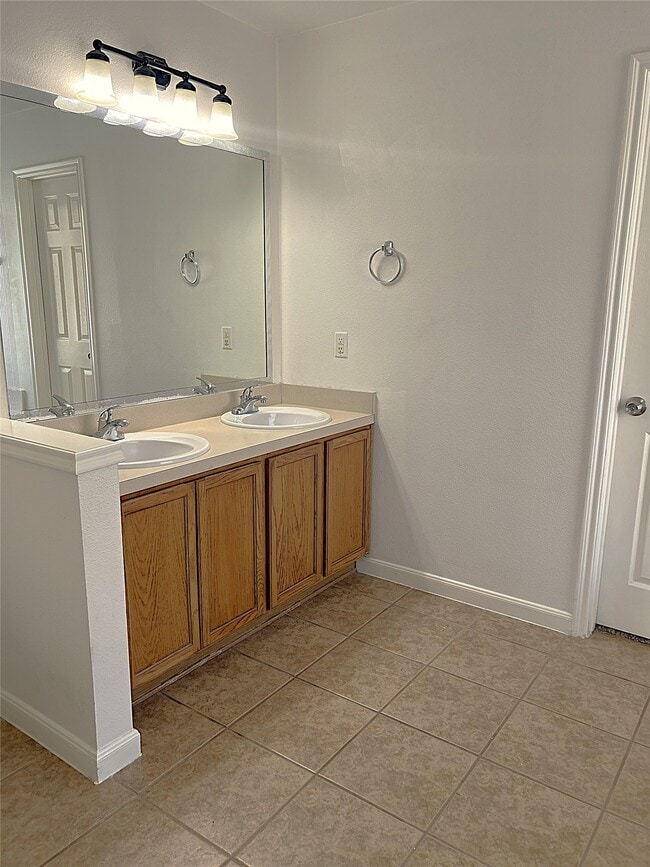 Building Photo - 4714 Glencastle Ct