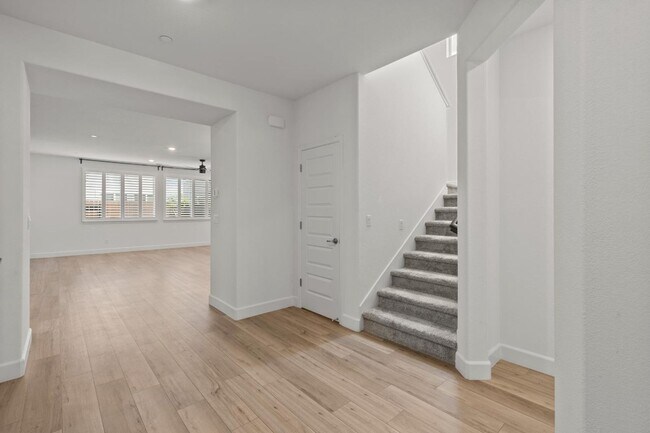 Building Photo - AVAILABLE 08/01/2026 3 YEARS NEW, BUILT BY LENNAR HOMES, 4 BED, 3 BATH, 2 CAR GARAGE