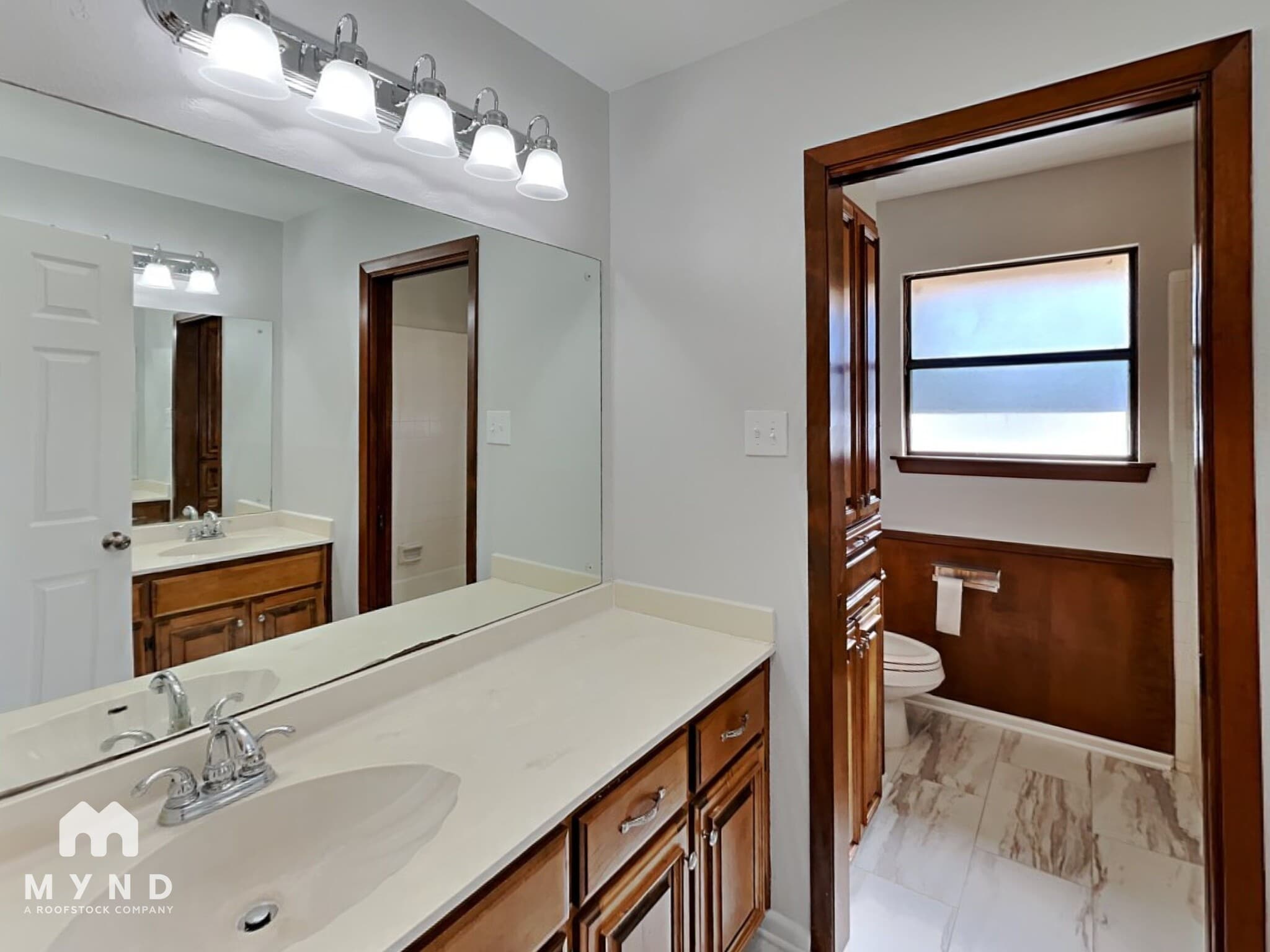 Building Photo - 15710 Fern Ridge St