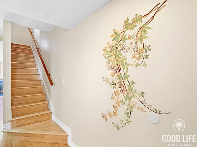 Building Photo - SD: Spacious 3B/2.5BA Multi-Level Home in Redwood Village with Attached Garage, Private Patio & C...