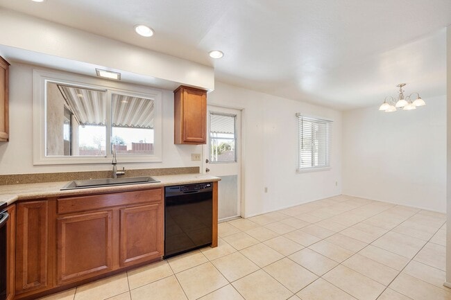 Building Photo - Great Location close to Old Town Scottsdale!