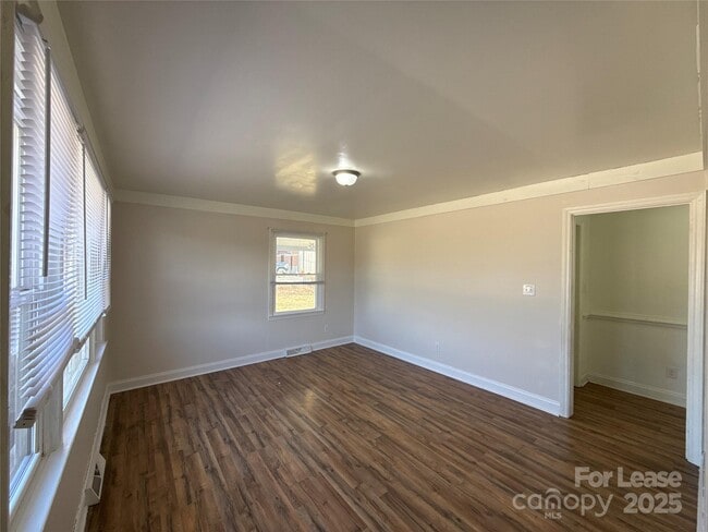 Building Photo - 6005 Waxhaw Hwy