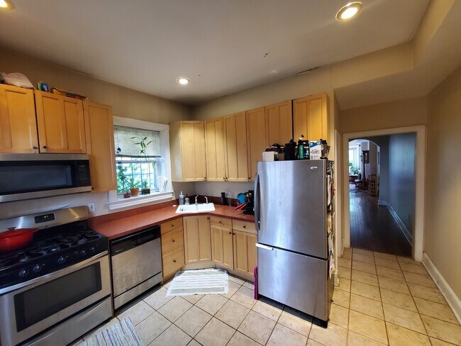 Kitchen (shared space) - 27 Q St NW