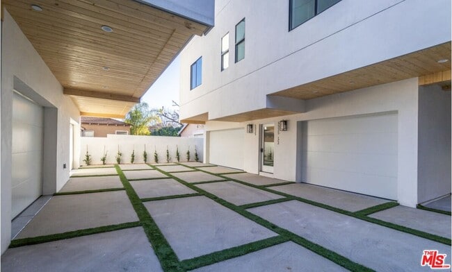 Building Photo - 5325 Ben Ave