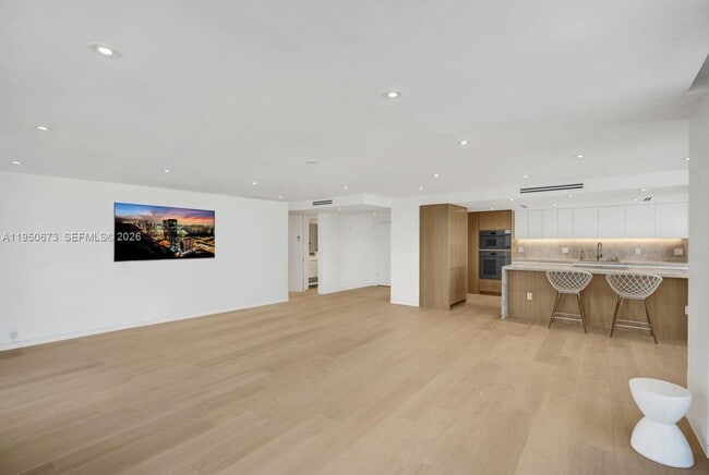 Building Photo - 1111 Crandon Blvd