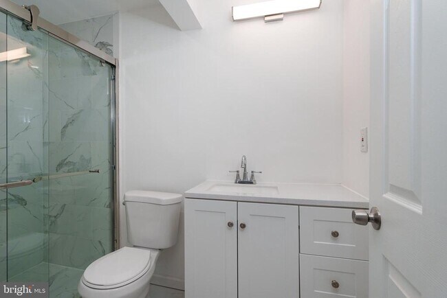 Building Photo - 3 E Hartwick Dr