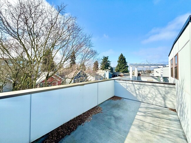 Building Photo - bright and cozy 2b2b townhouse