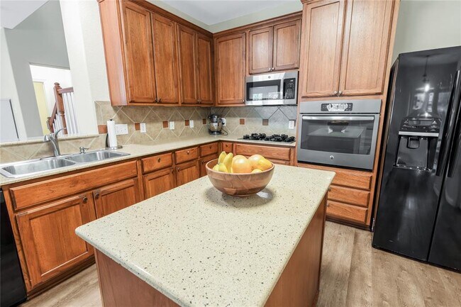 Building Photo - 1009 Rutherford Dr