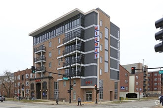 Building Photo - 901 S Fourth - Midway
