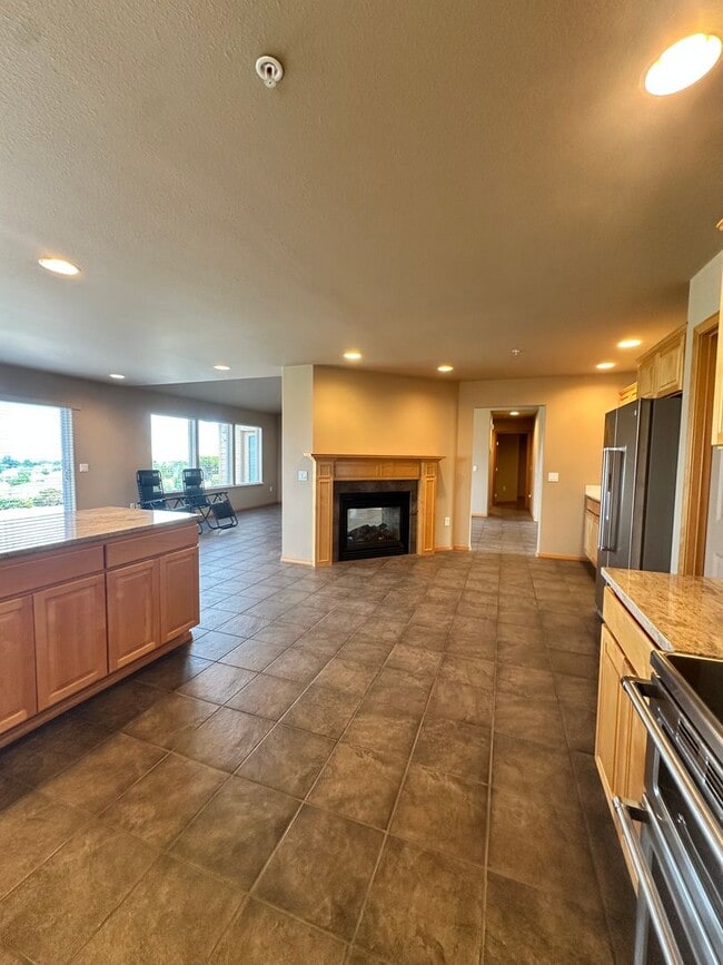 Building Photo - Beautiful Fancher Heights Home for Rent