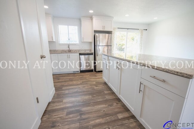 Building Photo - Newly Remodeled 5-Bedroom Home | 2-Car Gar...