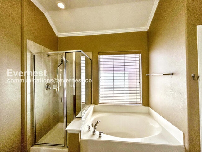 Building Photo - 2840 S Serrano